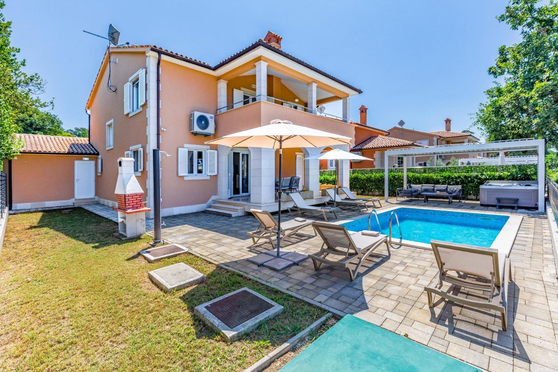 Villa Lotus With Pool And Jacuzzi
