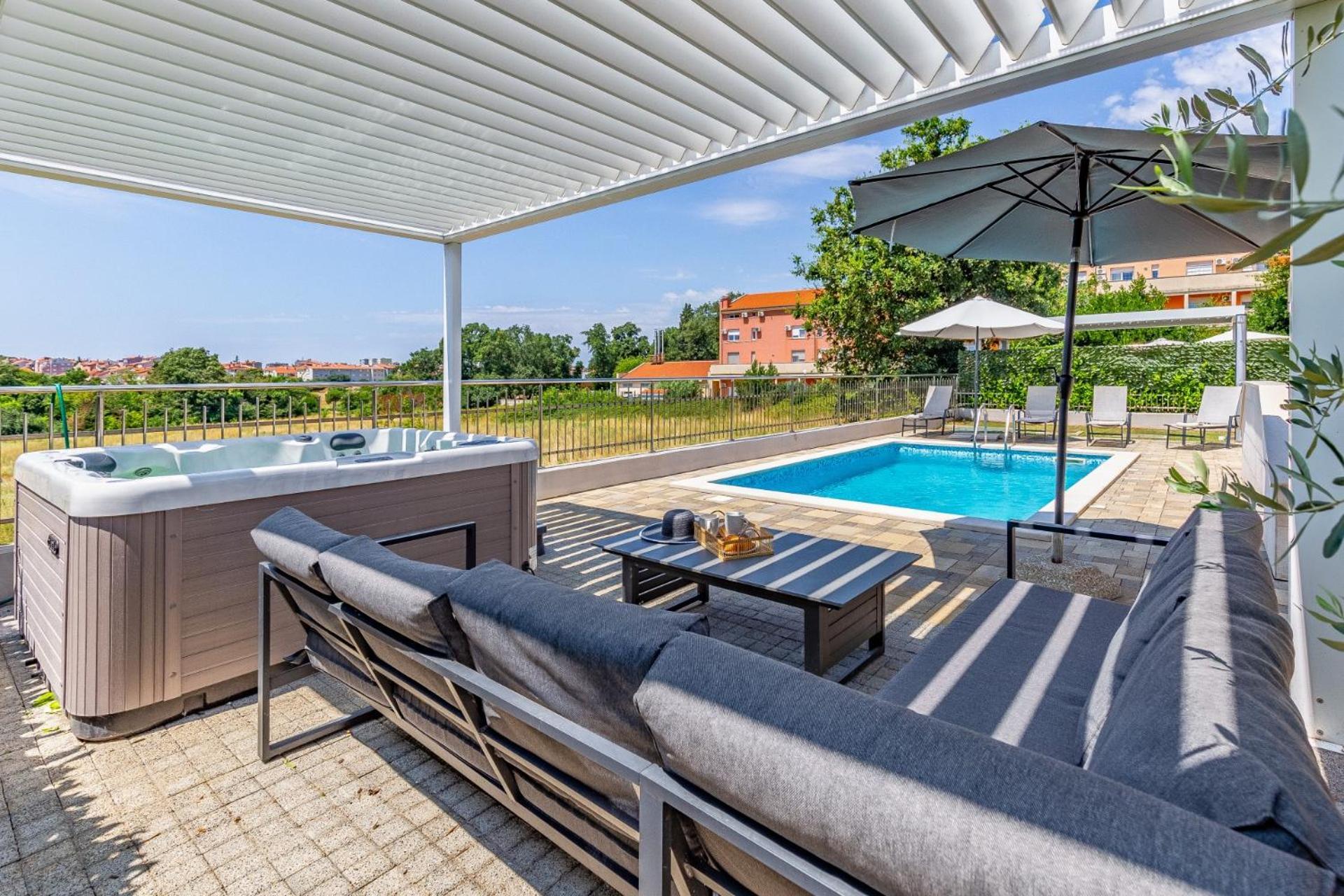 Villa Lotus With Pool And Jacuzzi Pula