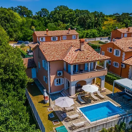 Villas Lotus With Pool And Jacuzzi Pula Exterior photo