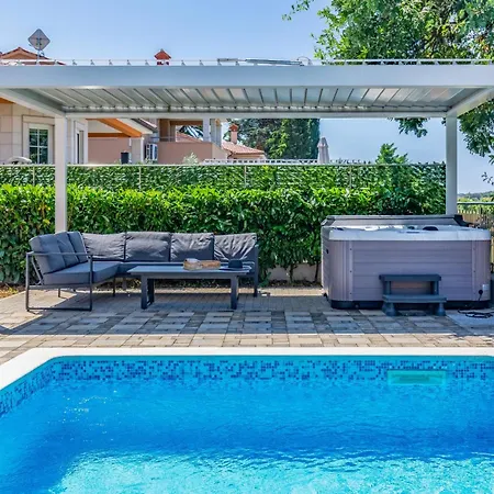 Villas Lotus With Pool And Jacuzzi Pula Exterior photo