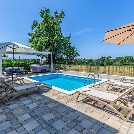 Villas Lotus With Pool And Jacuzzi Pula Exterior photo