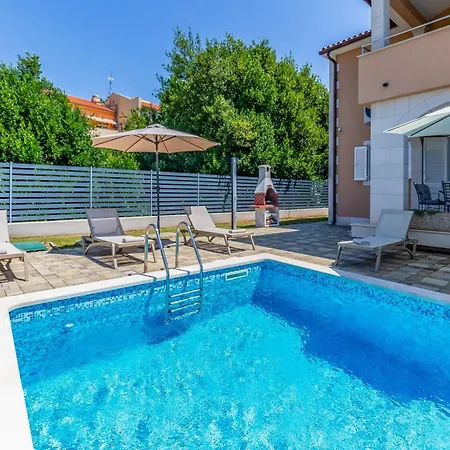 Villas Lotus With Pool And Jacuzzi Pula Exterior photo