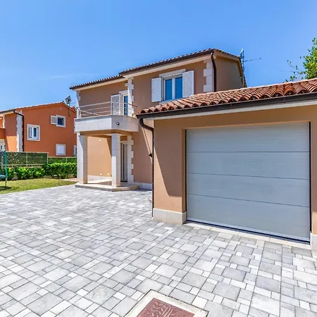 Villas Lotus With Pool And Jacuzzi Pula Exterior photo