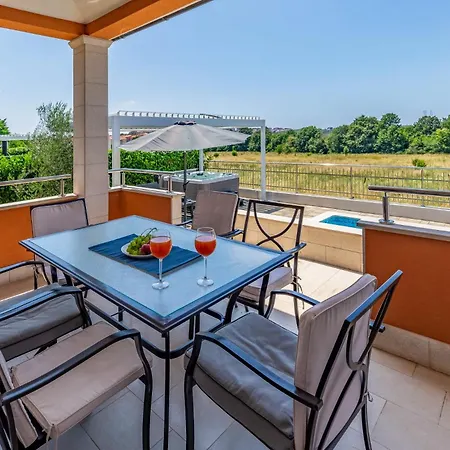 Villas Lotus With Pool And Jacuzzi Pula Exterior photo