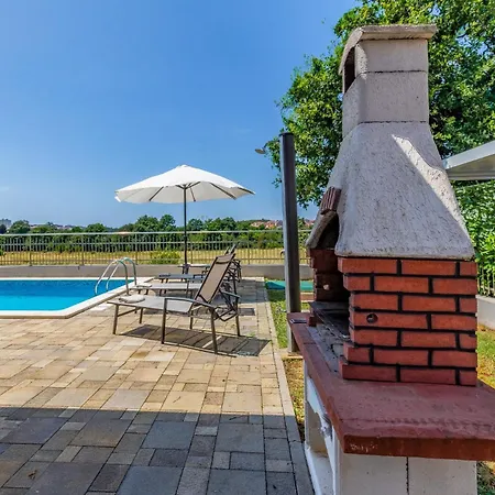 Villas Lotus With Pool And Jacuzzi Pula Exterior photo