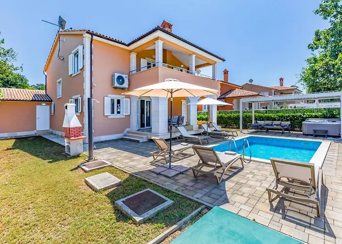 Villas Lotus With Pool And Jacuzzi