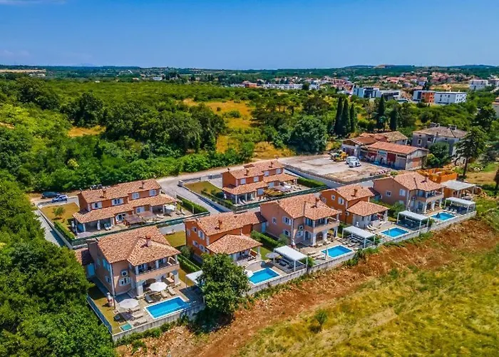 Villas Lotus With Pool And Jacuzzi