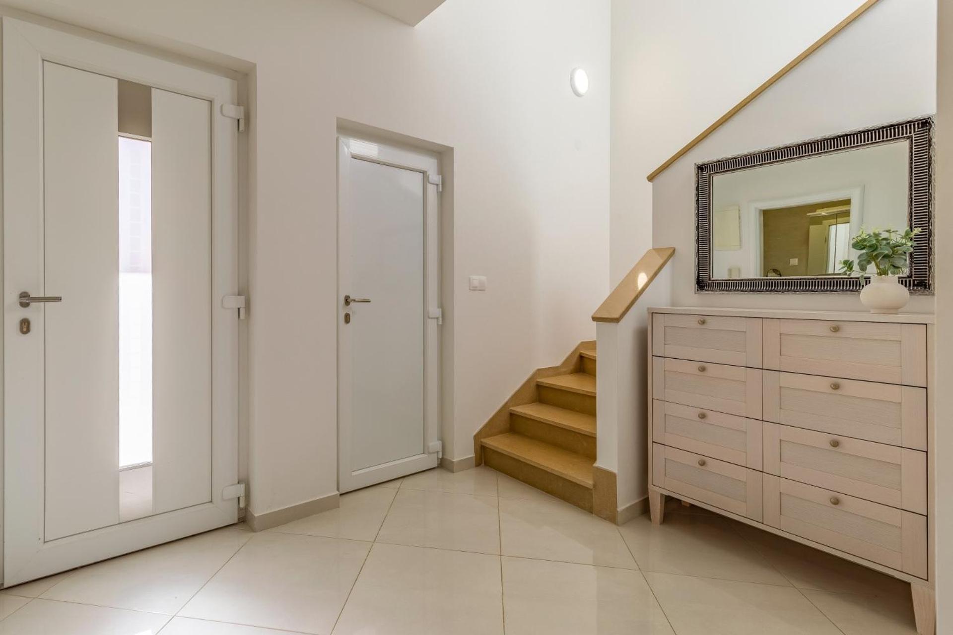 Villa Lotus With Pool And Jacuzzi Pula