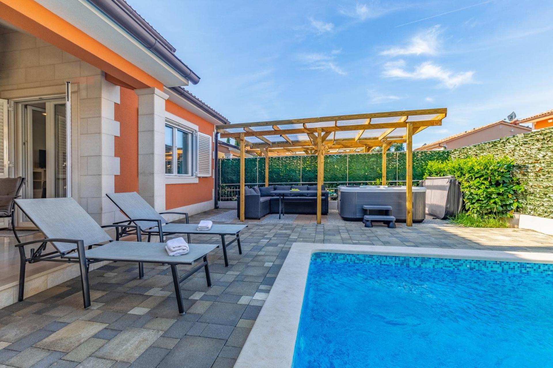 Lotus With Pool And Jacuzzi * Pula