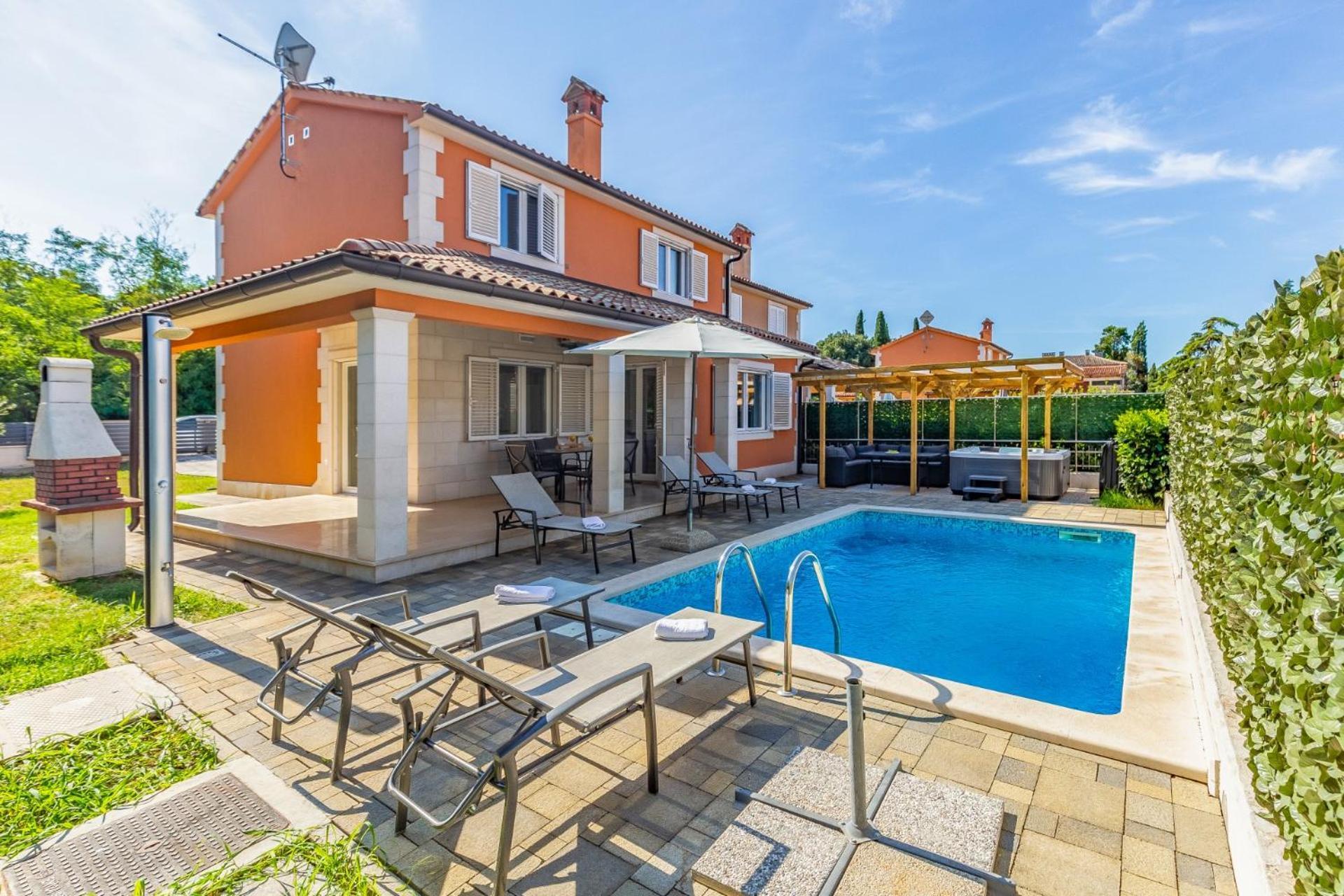 Villa Lotus With Pool And Jacuzzi Pula
