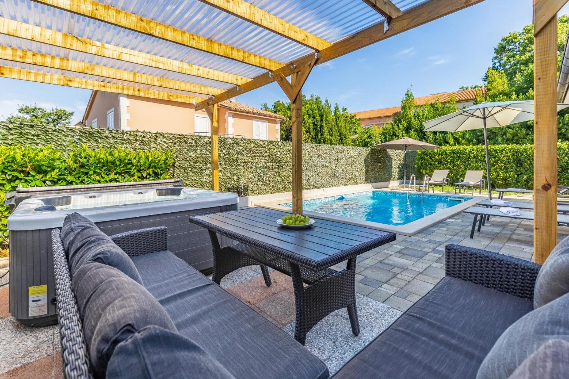 Lotus With Pool And Jacuzzi Villa Pula