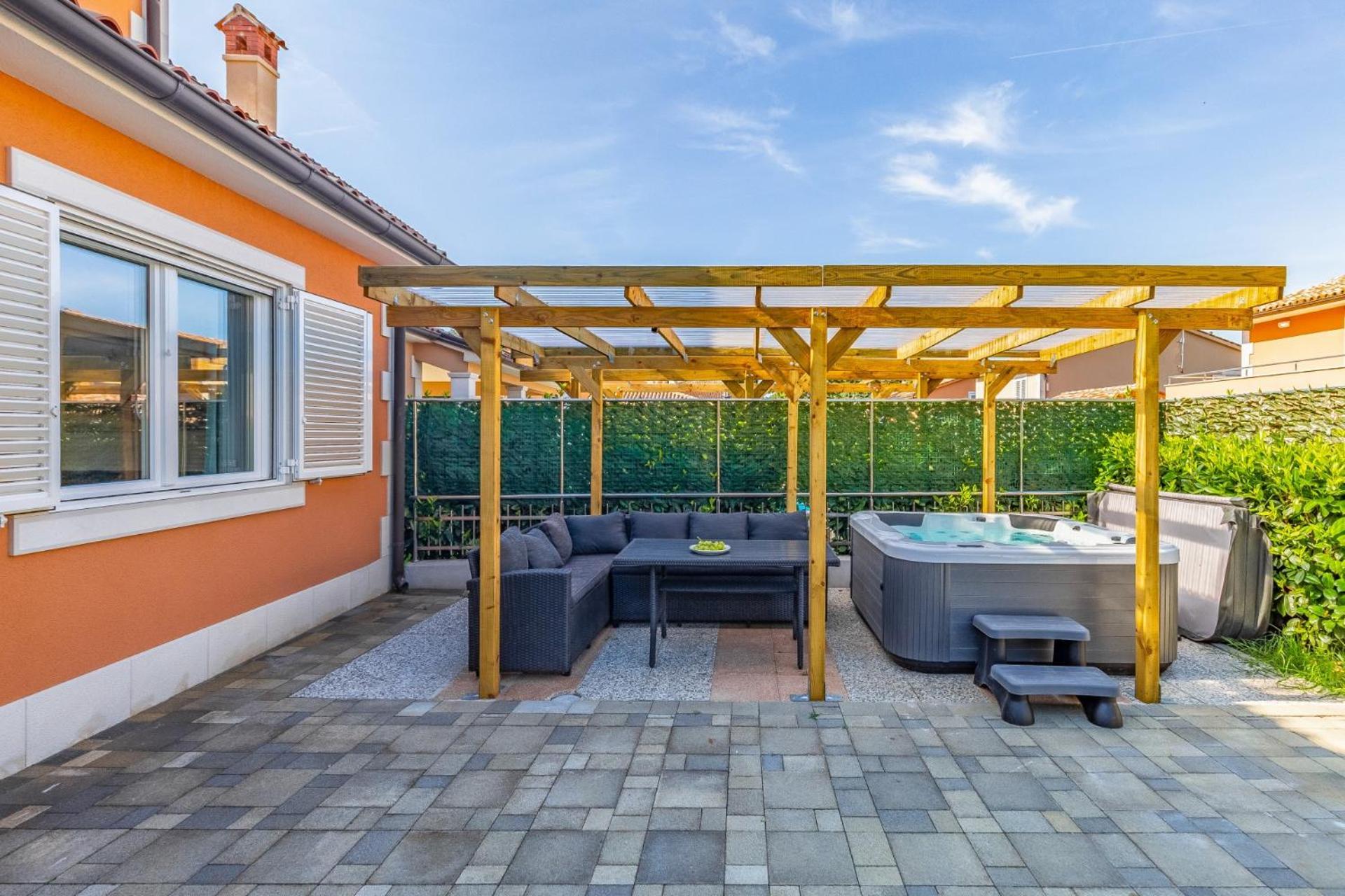 Lotus With Pool And Jacuzzi Villa