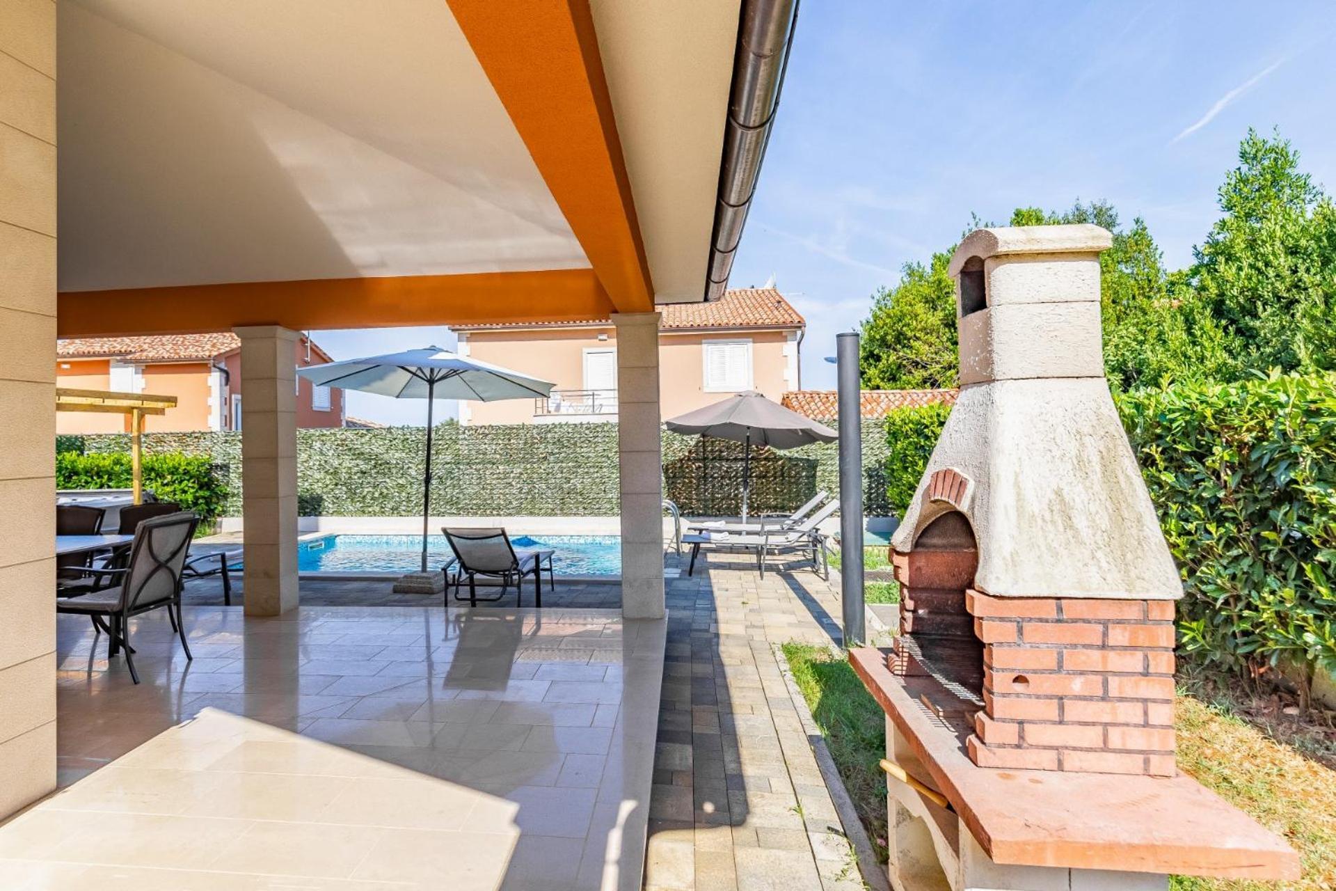 Lotus With Pool And Jacuzzi Villa *