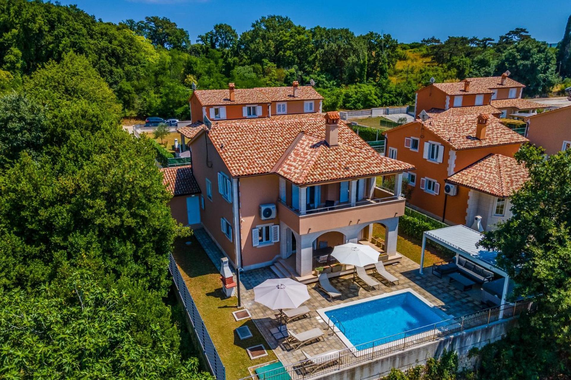 Lotus With Pool And Jacuzzi Villa *