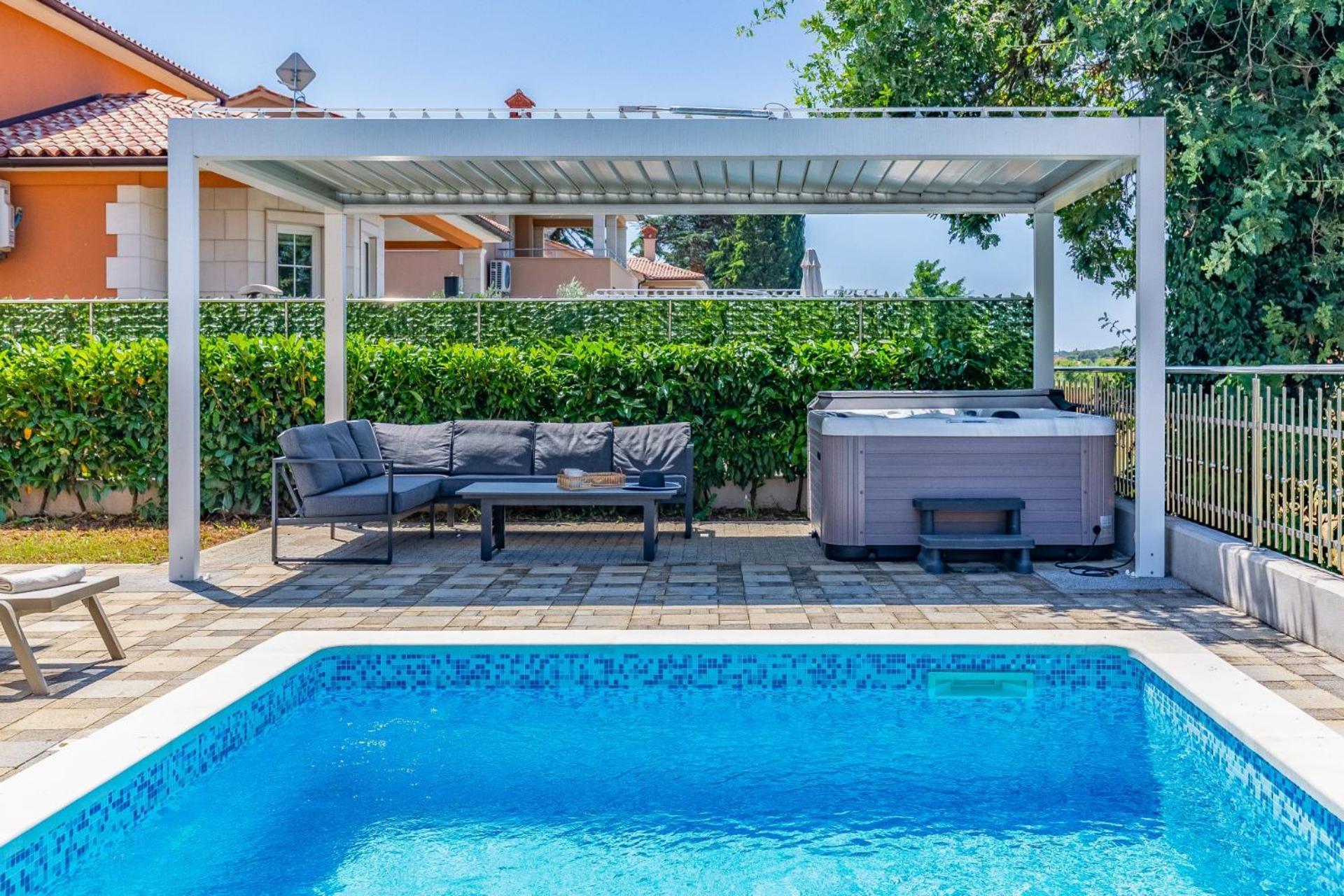 Villa Lotus With Pool And Jacuzzi