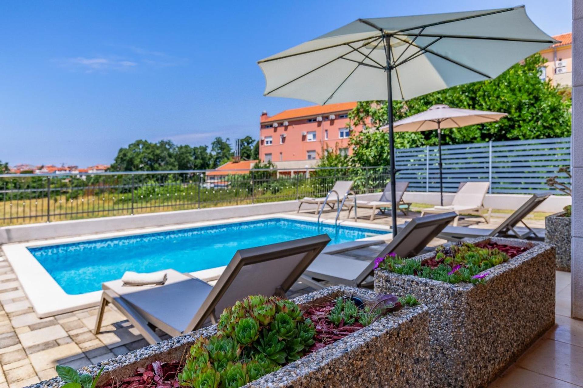 Lotus With Pool And Jacuzzi Villa *