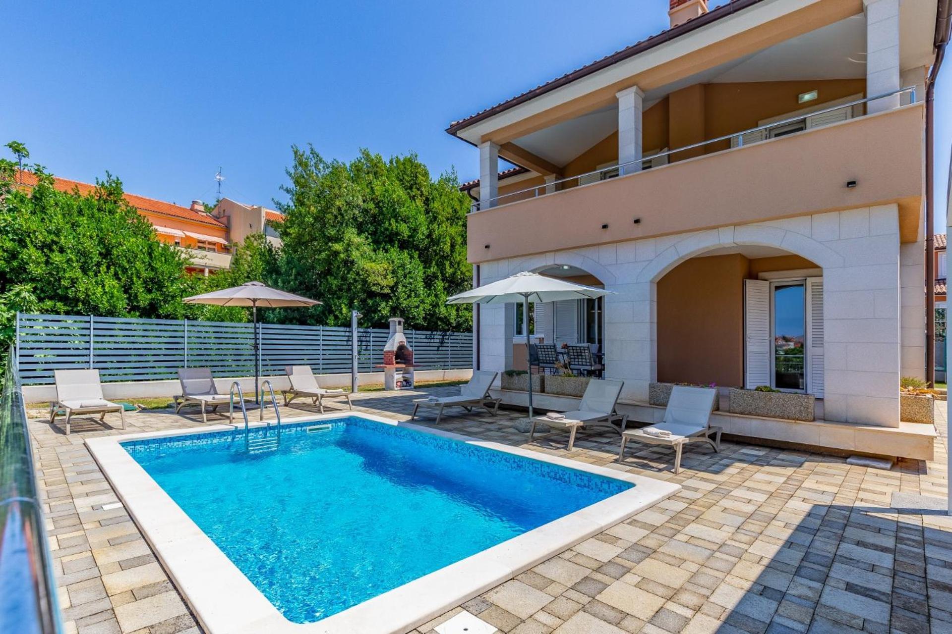 Lotus With Pool And Jacuzzi Pula