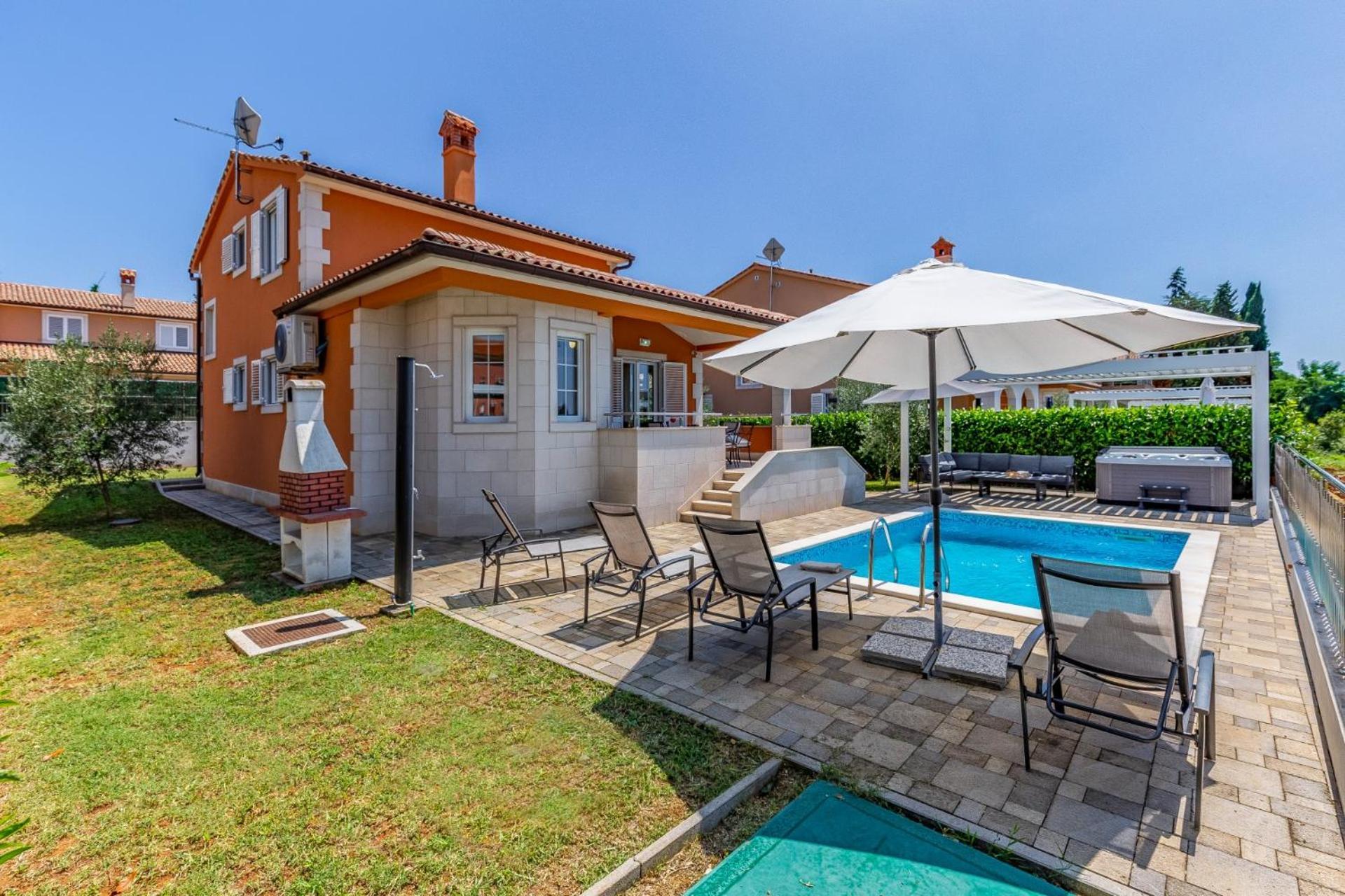 Lotus With Pool And Jacuzzi Villa *