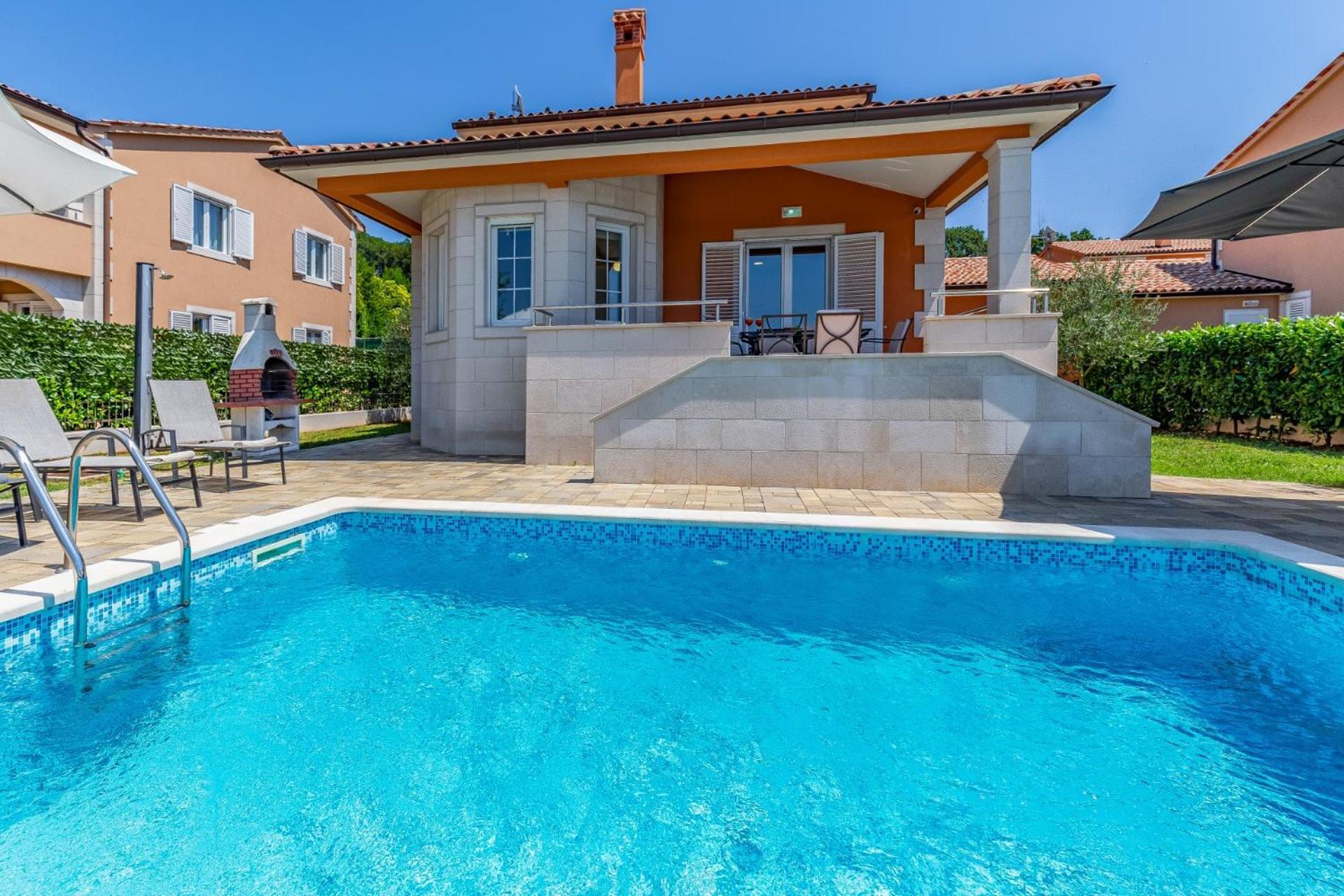 Lotus With Pool And Jacuzzi Villa